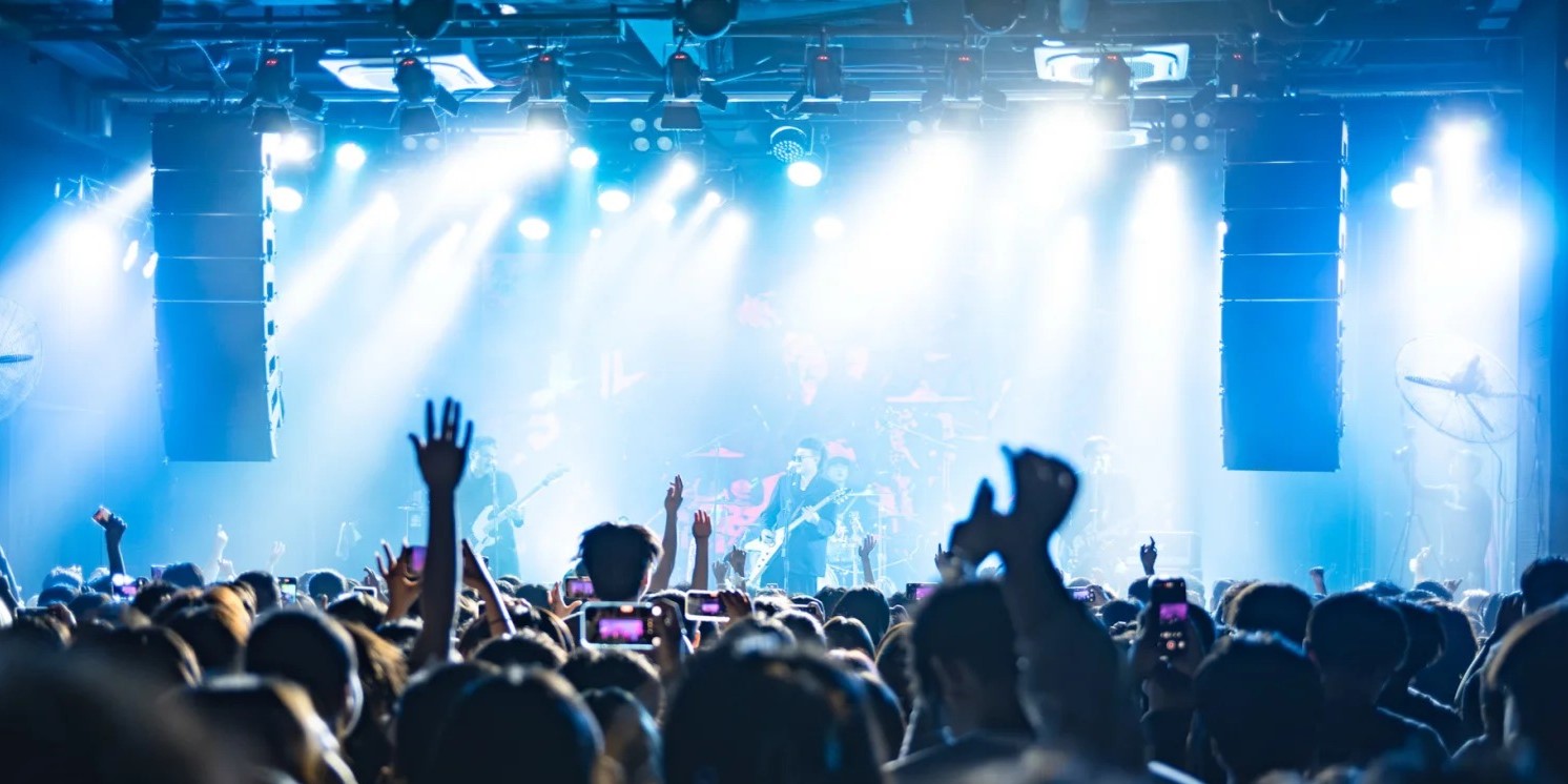 How to Use Strobe Lights Like a Pro DJ for Bigger Stage Impact | Betopper
