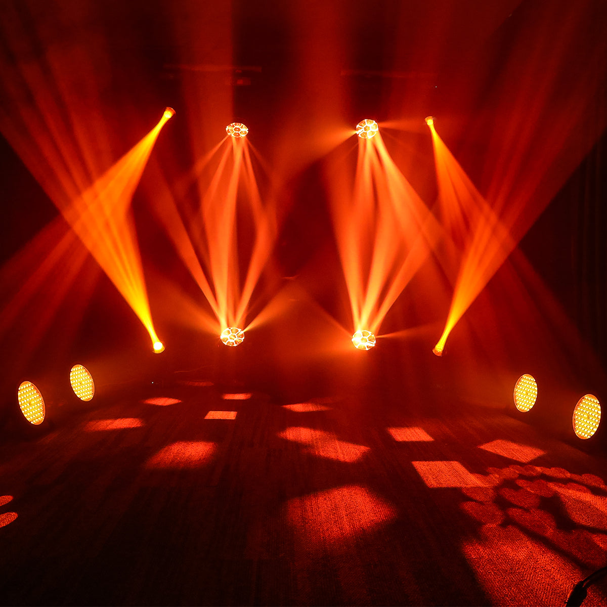 <tc>Betopper</tc> Configurazione dell'illuminazione: 4 teste mobili, 4 luci Beam e 4 luci Par