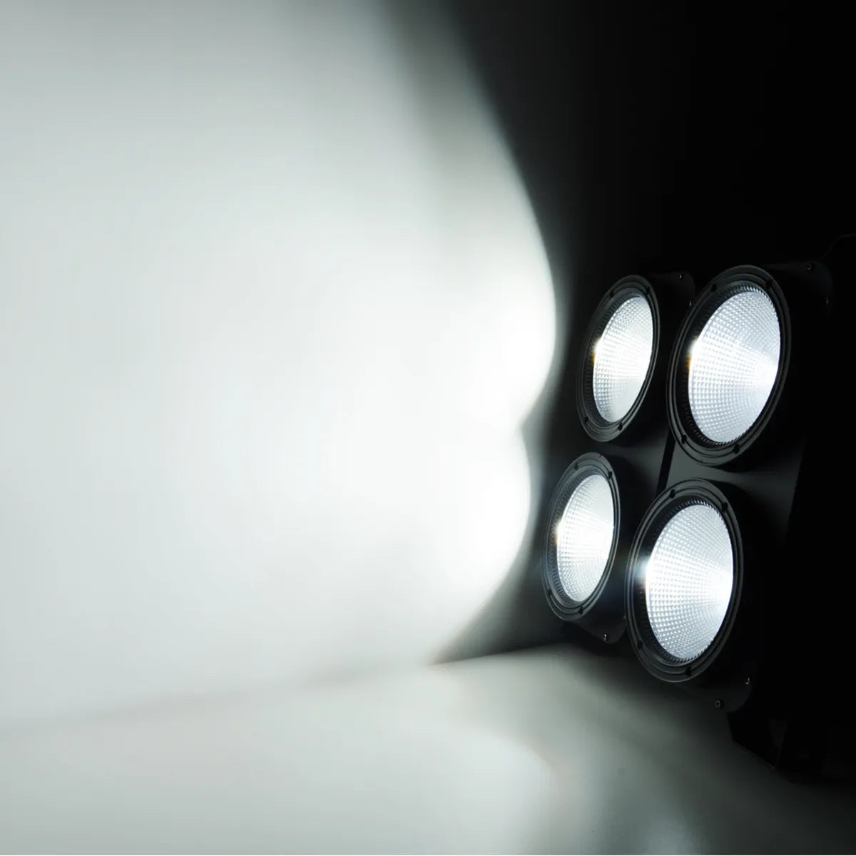 <tc>Betopper</tc> Projecteur aveuglant COB LC500 4x100 W Ambre/CW à IRC élevé